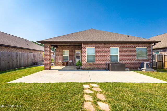 217 Sandy Drive, Ocean Springs, MS 39564
