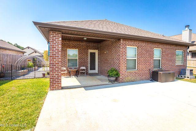 217 Sandy Drive, Ocean Springs, MS 39564