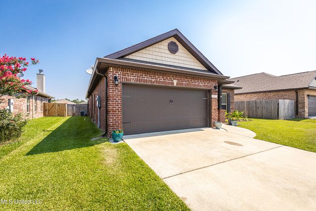 217 Sandy Drive, Ocean Springs, MS 39564