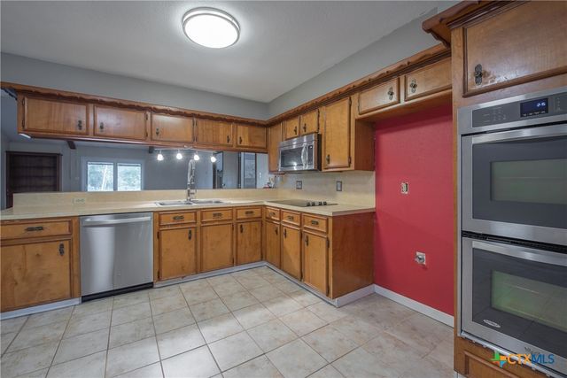 504 Walnut Street, Waller, TX 77484