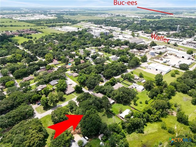 504 Walnut Street, Waller, TX 77484