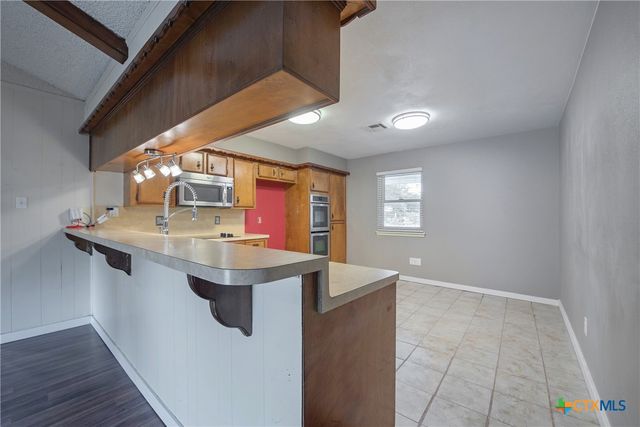 504 Walnut Street, Waller, TX 77484