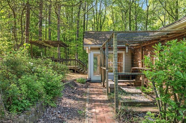 457 Valleymeade Drive, Kernersville, NC 27284