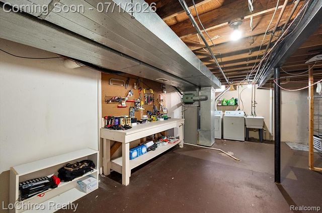 2619 Nadine Drive, Sterling Heights, MI 48310