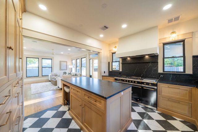 1109 Rutland Street, Houston, TX 77008