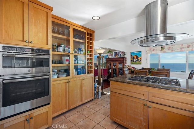 2 N Vista De La Luna, Laguna Beach, CA 92651