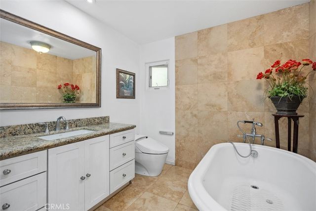 2 N Vista De La Luna, Laguna Beach, CA 92651