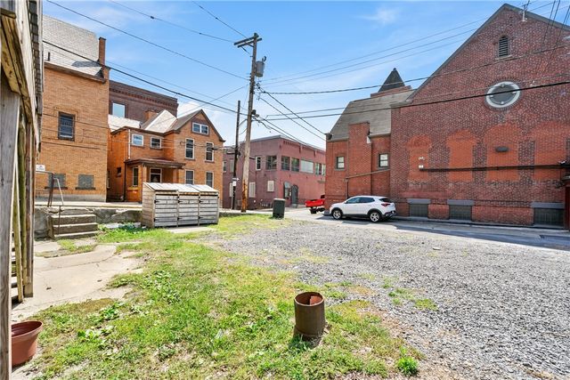 751 Chartiers Ave, Mckees Rocks, PA 15136