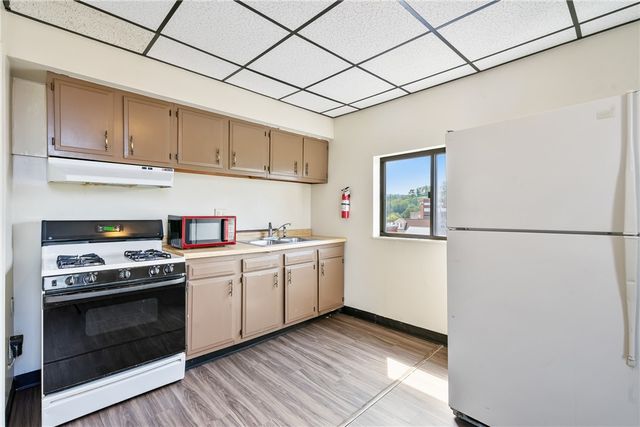 751 Chartiers Ave, Mckees Rocks, PA 15136