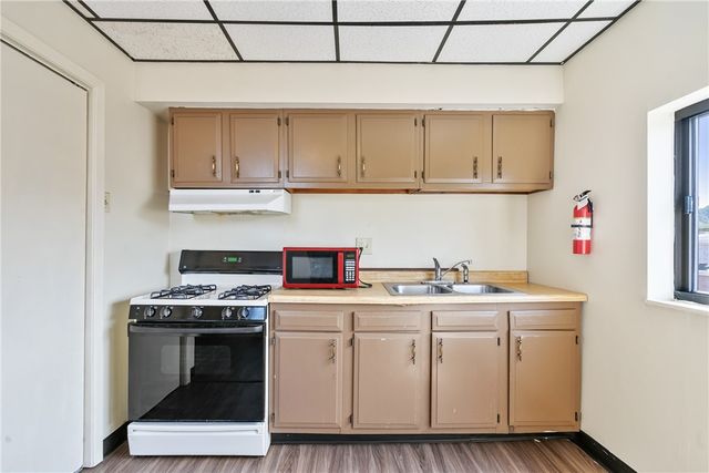 751 Chartiers Ave, Mckees Rocks, PA 15136