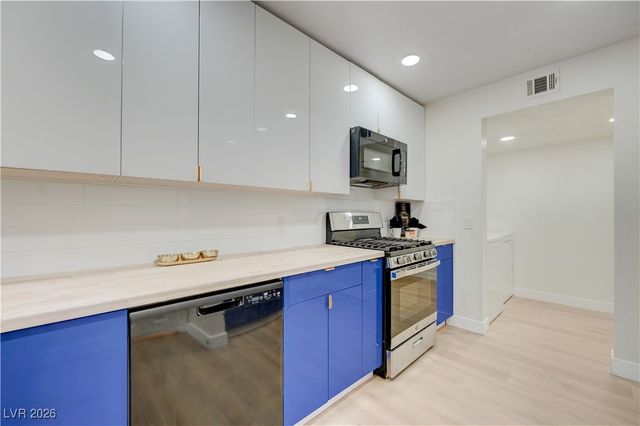 8457 Blazing Sun Avenue, Las Vegas, NV 89129