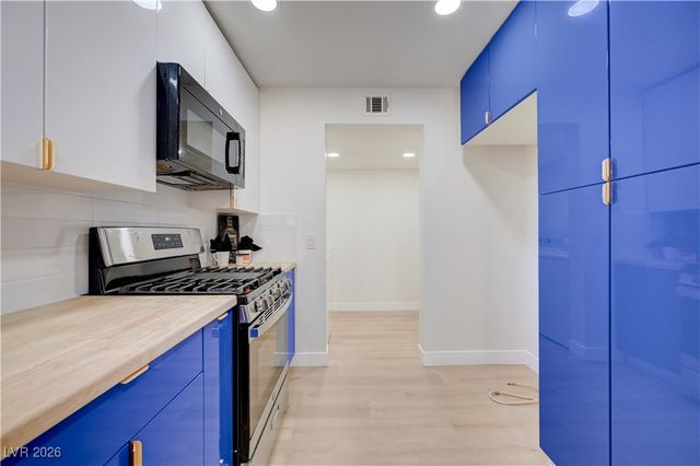 8457 Blazing Sun Avenue, Las Vegas, NV 89129