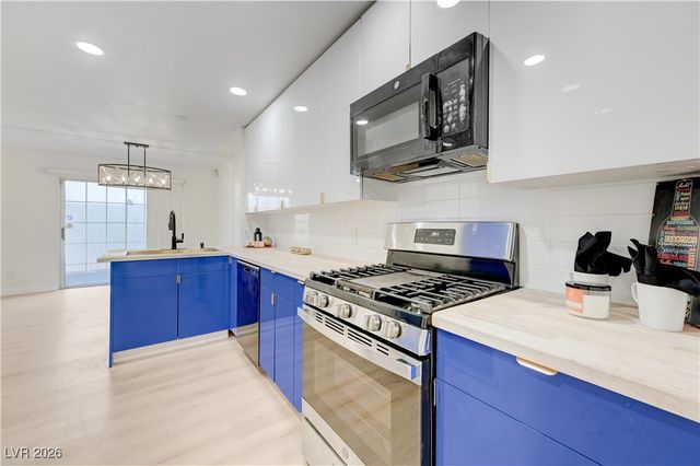 8457 Blazing Sun Avenue, Las Vegas, NV 89129