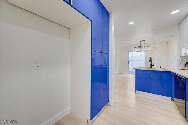 8457 Blazing Sun Avenue, Las Vegas, NV 89129