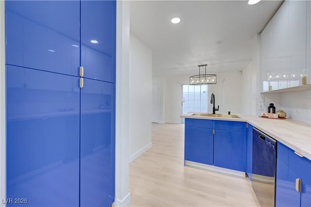 8457 Blazing Sun Avenue, Las Vegas, NV 89129