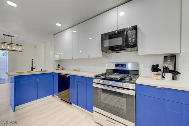 8457 Blazing Sun Avenue, Las Vegas, NV 89129