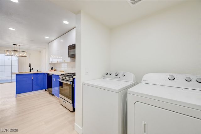 8457 Blazing Sun Avenue, Las Vegas, NV 89129