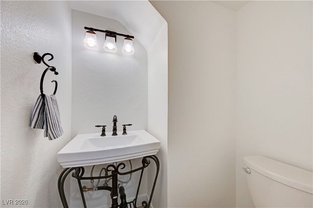 8457 Blazing Sun Avenue, Las Vegas, NV 89129