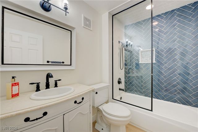 8457 Blazing Sun Avenue, Las Vegas, NV 89129