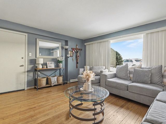 2523 Grunewald Street, Blue Island, IL 60406