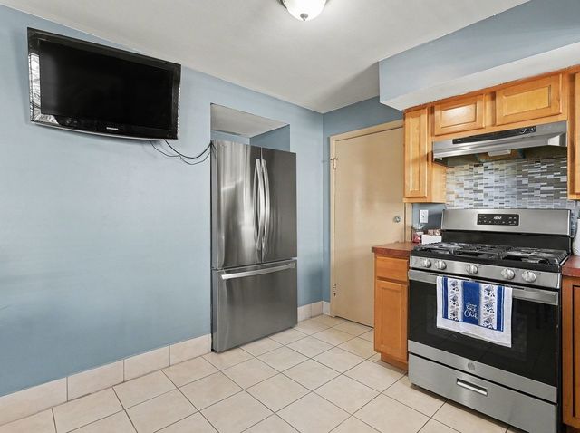 2523 Grunewald Street, Blue Island, IL 60406