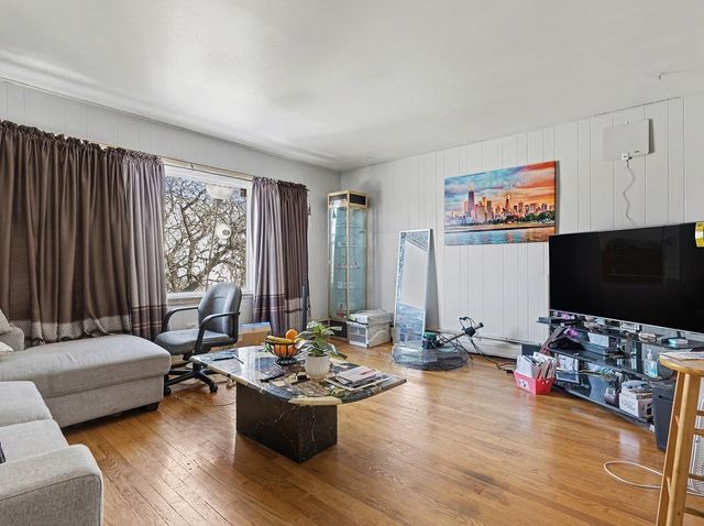 2523 Grunewald Street, Blue Island, IL 60406