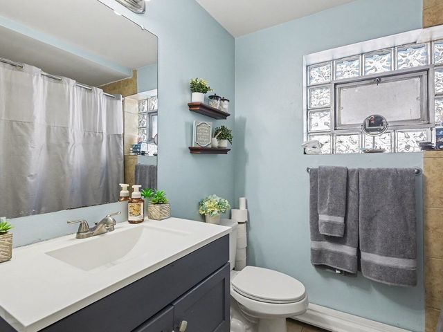 2523 Grunewald Street, Blue Island, IL 60406