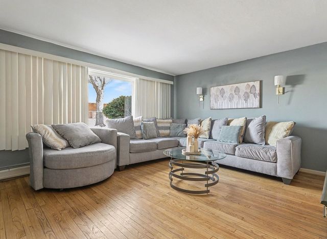 2523 Grunewald Street, Blue Island, IL 60406