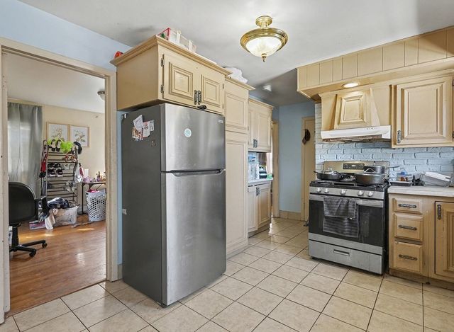 2523 Grunewald Street, Blue Island, IL 60406