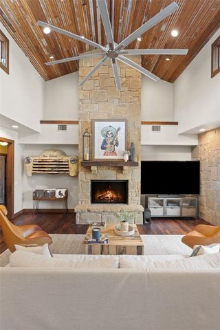 10598 Davy Crockett DR, Austin, TX 78737