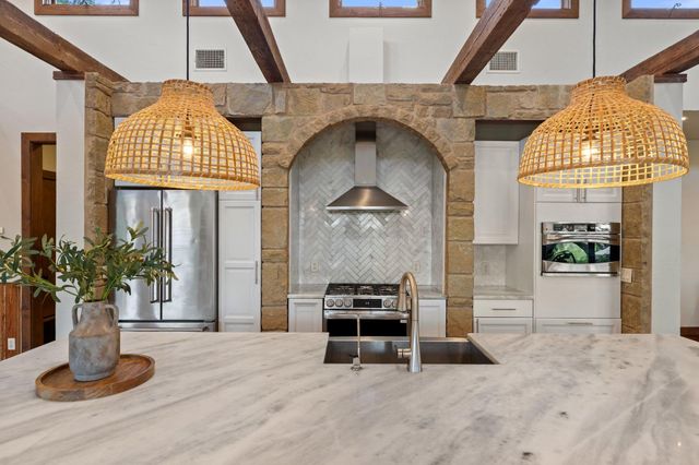 10598 Davy Crockett DR, Austin, TX 78737