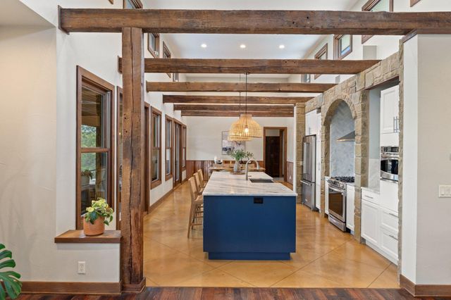 10598 Davy Crockett DR, Austin, TX 78737