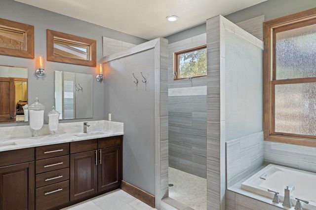 10598 Davy Crockett DR, Austin, TX 78737