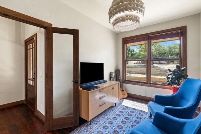 10598 Davy Crockett DR, Austin, TX 78737