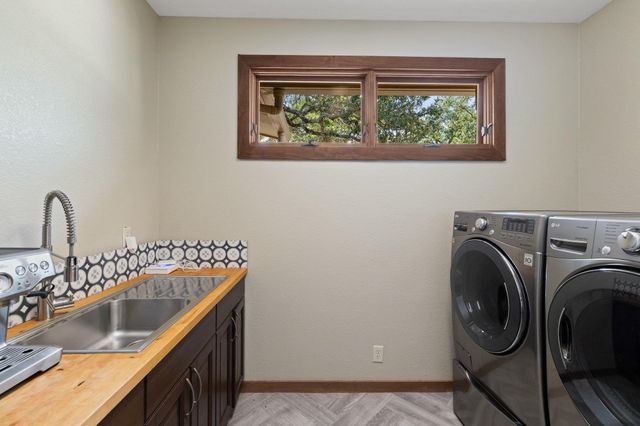 10598 Davy Crockett DR, Austin, TX 78737