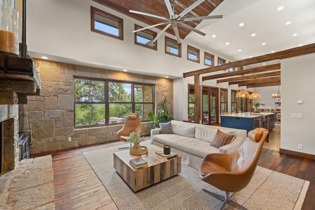10598 Davy Crockett DR, Austin, TX 78737