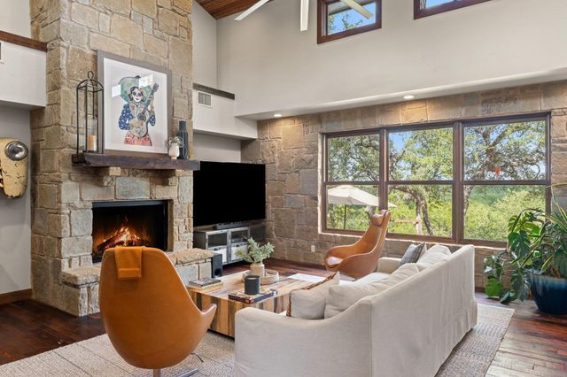 10598 Davy Crockett DR, Austin, TX 78737