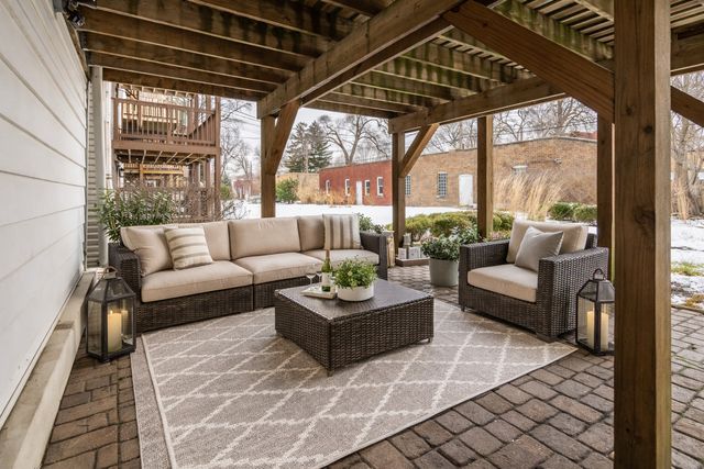 7346 Lake Street GW, River Forest, IL 60305