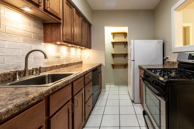 7346 Lake Street GW, River Forest, IL 60305