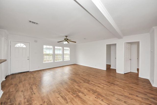 6526 Carver Road A, Houston, TX 77091