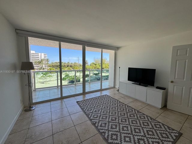 100 Bayview Dr 309, Sunny Isles Beach, FL 33160