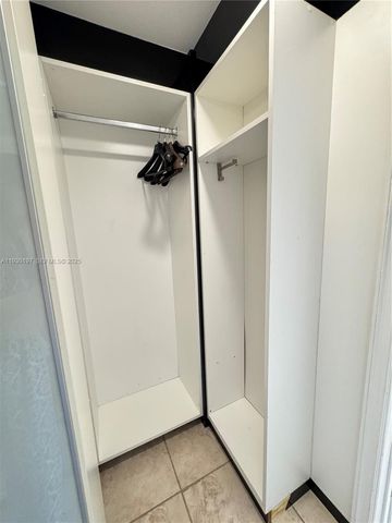 100 Bayview Dr 309, Sunny Isles Beach, FL 33160