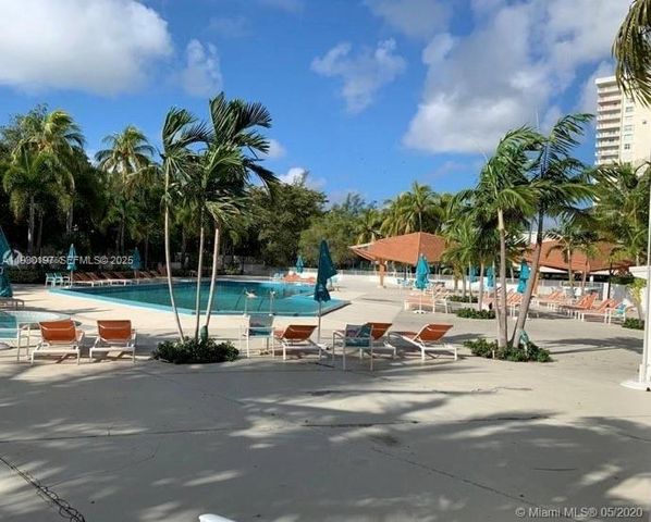 100 Bayview Dr 309, Sunny Isles Beach, FL 33160