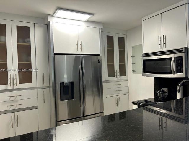 100 Bayview Dr 309, Sunny Isles Beach, FL 33160