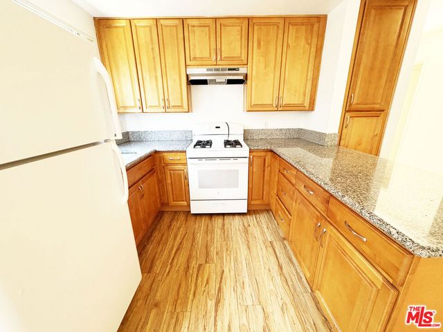 5440 Carlton Way 110, Los Angeles, CA 90027