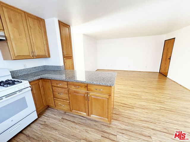 5440 Carlton Way 110, Los Angeles, CA 90027