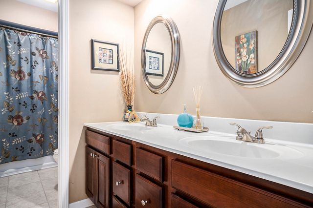 501 Eagle Court, Valparaiso, IN 46383