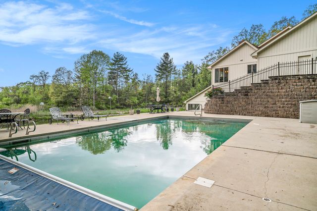 501 Eagle Court, Valparaiso, IN 46383