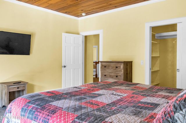 128 Rafter Rd, Tellico Plains, TN 37385