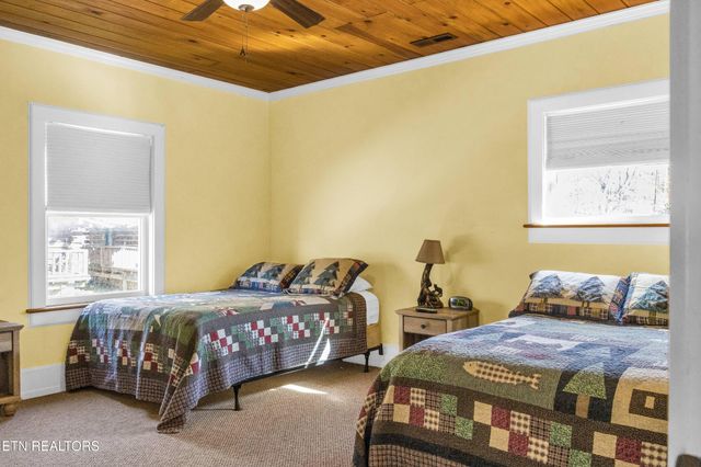 128 Rafter Rd, Tellico Plains, TN 37385